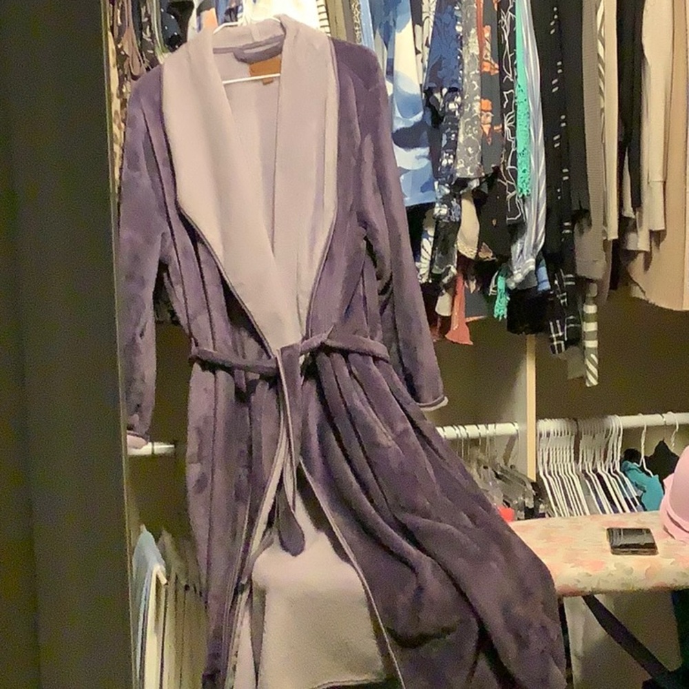 Beautiful purple Koolaburra by Ugg robe.